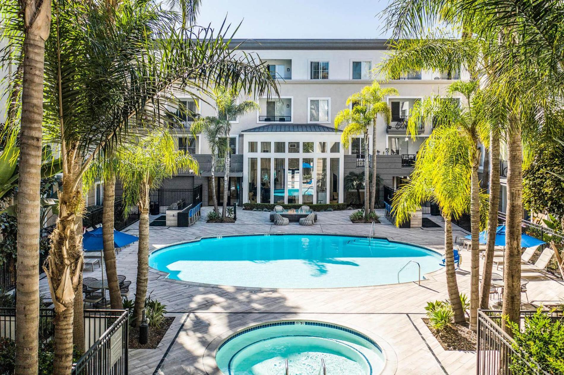 The Electric Blue Abode With A Gorgeous Pool View Apartment Los Angeles Exterior photo